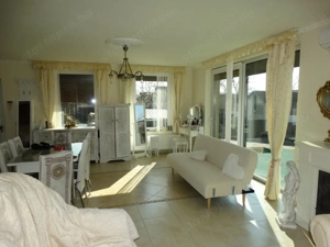 Remek kivitelezésű panorámás családi ház, 3756 m2-es telekkel eladó Rádon.  - kép 5