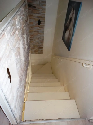 Remek kivitelezésű panorámás családi ház, 3756 m2-es telekkel eladó Rádon.  - kép 7