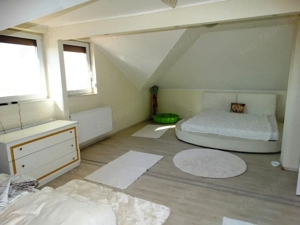 Remek kivitelezésű panorámás családi ház, 3756 m2-es telekkel eladó Rádon.  - kép 8