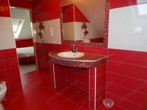 Remek kivitelezésű panorámás családi ház, 3756 m2-es telekkel eladó Rádon.  - kép 12