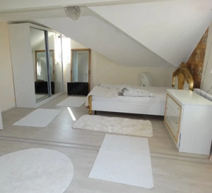 Remek kivitelezésű panorámás családi ház, 3756 m2-es telekkel eladó Rádon.  - kép 9