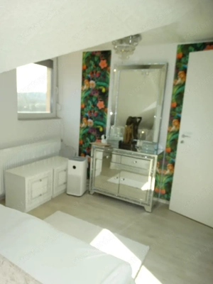 Remek kivitelezésű panorámás családi ház, 3756 m2-es telekkel eladó Rádon.  - kép 11