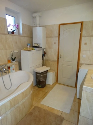 Remek kivitelezésű panorámás családi ház, 3756 m2-es telekkel eladó Rádon.  - kép 6