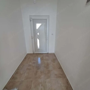 Monor központban 85 m2 teljesen felújított társasházi lakás 90 m2 saját telekkel - kép 6