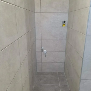 Monor központban 85 m2 teljesen felújított társasházi lakás 90 m2 saját telekkel - kép 5