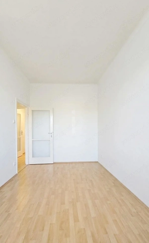 Csendes, világos, parkra néző, jó állapotú lakás eladó - kép 5