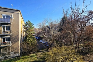 Csendes, világos, parkra néző, jó állapotú lakás eladó