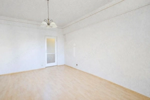 Csendes, világos, parkra néző, jó állapotú lakás eladó - kép 3