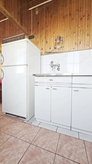 Csendes, világos, parkra néző, jó állapotú lakás eladó - kép 9