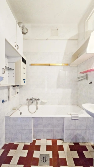 Csendes, világos, parkra néző, jó állapotú lakás eladó - kép 12