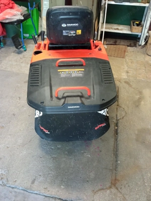 Daewoo fűnyíró traktor  - kép 5