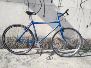 Tajfun 28-s felújított. acél vázas kerékpár eladó.