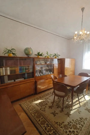 Jó állapotú tégla lakás 3 kocsis garázzsal eladó Győrben, a belvároshoz közel - kép 2