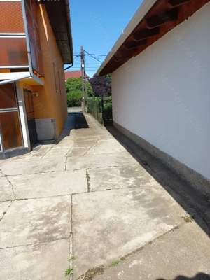 Családi házas övezetben, tágas,két lakásos családi ház, két garázzsal, gondozott, szép kerttel eladó - kép 11