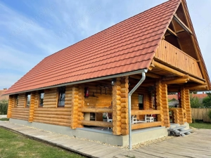 205 m  rönkház + 1,2 hektár bekerített telephely ipari árammal   kamionos bejár 