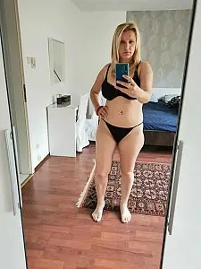 édes  szöszi  dorombolna 