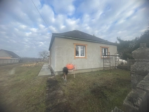  Eladó felújított családi ház új rönk terasszal és új gerendaházzal  - kép 2