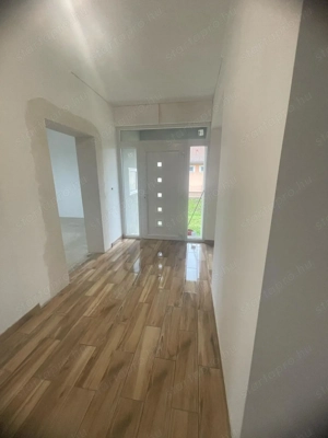  Eladó felújított családi ház új rönk terasszal és új gerendaházzal  - kép 5