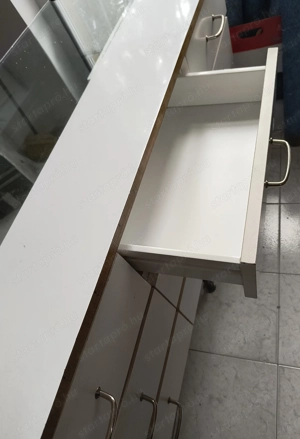 árukínáló üvegpult - kép 5