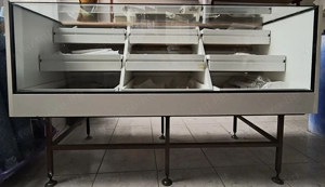 árukínáló üvegpult - kép 3