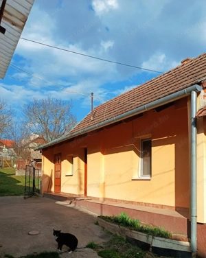 Eladó Szokolya központjában egy telken, 2 külön helyrajzi számon lévő házrész.   - kép 2