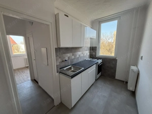 Tiszaújvárosban 2. emeleti, bútorozatlan lakás kiadó! 