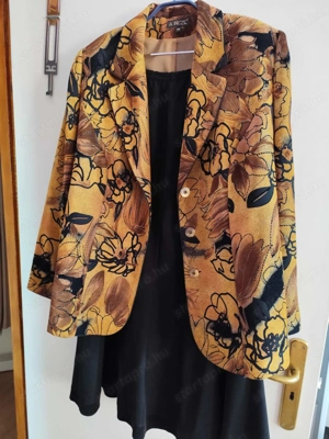 Tavaszra-nyárra kétféle, elegáns blézer fekete szoknyával - kép 2