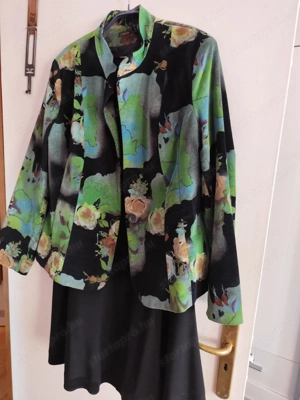 Tavaszra-nyárra kétféle, elegáns blézer fekete szoknyával - kép 3