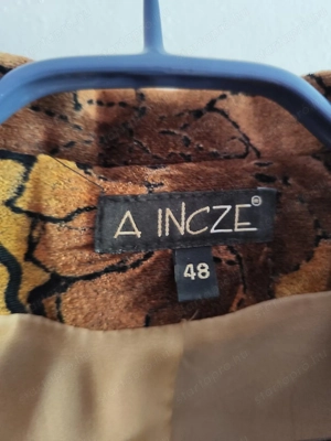 Tavaszra-nyárra kétféle, elegáns blézer fekete szoknyával - kép 5