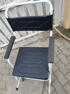 Kerekes szék, szürke szobai WC - kép 3