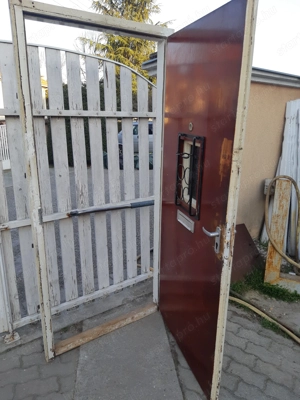 93x202cm bejárati ajtó tokkal jobbos kitekintő kis ablakkal - kép 3