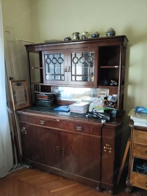 Antik tárolószekrény