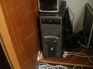 Eladó nagyon jó állapotban lévő 2 db asztali Számítógép 3db monitorral - kép 2