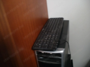 Eladó nagyon jó állapotban lévő 2 db asztali Számítógép 3db monitorral - kép 3