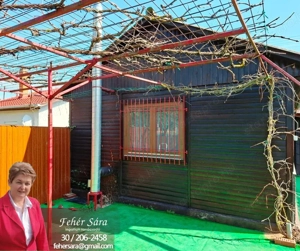 Lakitelek-Tőserdőben karbantartott faházas nyaraló eladó.