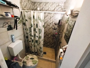 Frissen felújított kis lakóház udvarral - kép 3