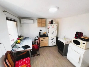 Frissen felújított kis lakóház udvarral - kép 2