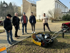 8 LE-s Triton Kohler lejtős területekre fejlesztett magasgaz kaszáló gép ! Olajszivattyús motorral ! - kép 4