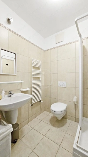 Corvin negyedben, emeleti lakás, hozzátartozó kocsibeállóval eladó! - kép 7