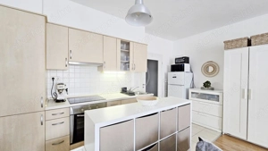 Corvin negyedben, emeleti lakás, hozzátartozó kocsibeállóval eladó! - kép 6