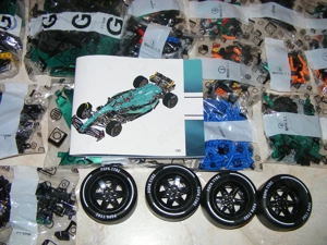 Lego komp. Technic 42206 422  Aston Martin Aramco AMR25 1:8 F1 autó 1912db metálzöld ÚJ - kép 11