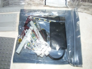 Lego komp. Creator Icons Burger Shop és metró moduláris ház 3290db Lepin ÚJ - kép 12