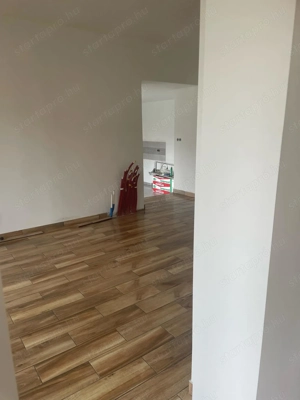  Eladó felújított családi ház új rönk terasszal és új gerendaházzal  - kép 11