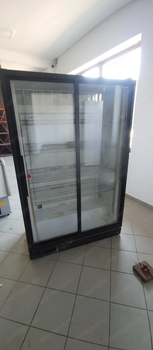 Helkama Tolóajtós Hűtővitrin Italhűtő