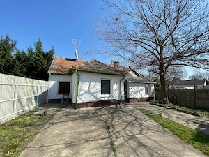 Kiskunhalas belvárosban felújítás alatt álló 2,5 szobás családi ház eladó!