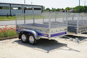 Új 2 tengelyes utánfutó (250x135cm) rácsos magasítóval most 788.000 Ft helyett 758.000 Ft - kép 3