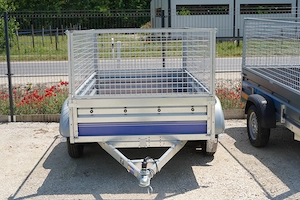 Új 2 tengelyes utánfutó (250x135cm) rácsos magasítóval most 788.000 Ft helyett 758.000 Ft - kép 4