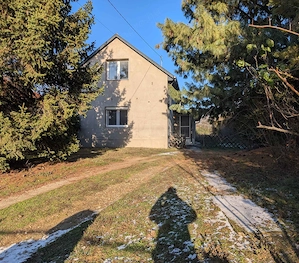 Monoron felújított, 3 szobás családi ház tetőtér beépítési lehetőséggel, 2500 m2 telekkel