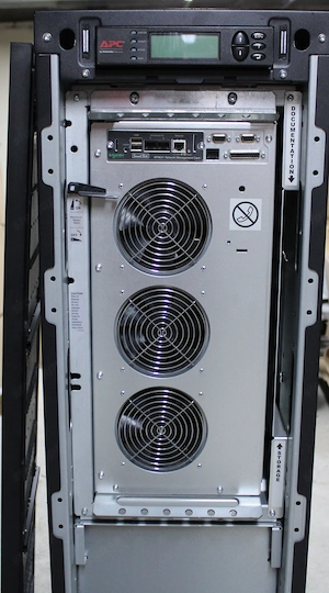 UPS APC suvtpf10kb2h 10kVA - kép 4