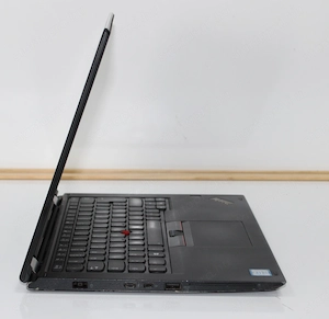 Lenovo ThinkPad Yoga 370 érintőképernyős laptop, i5   8 GB   128 GB SSD - kép 2